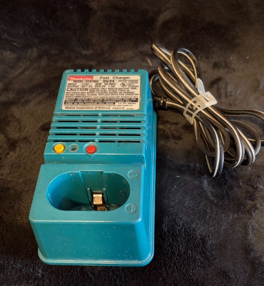 Makita Fast Charger Model DC9700A 35-Watt 7.2 Volt 9.6 Volt