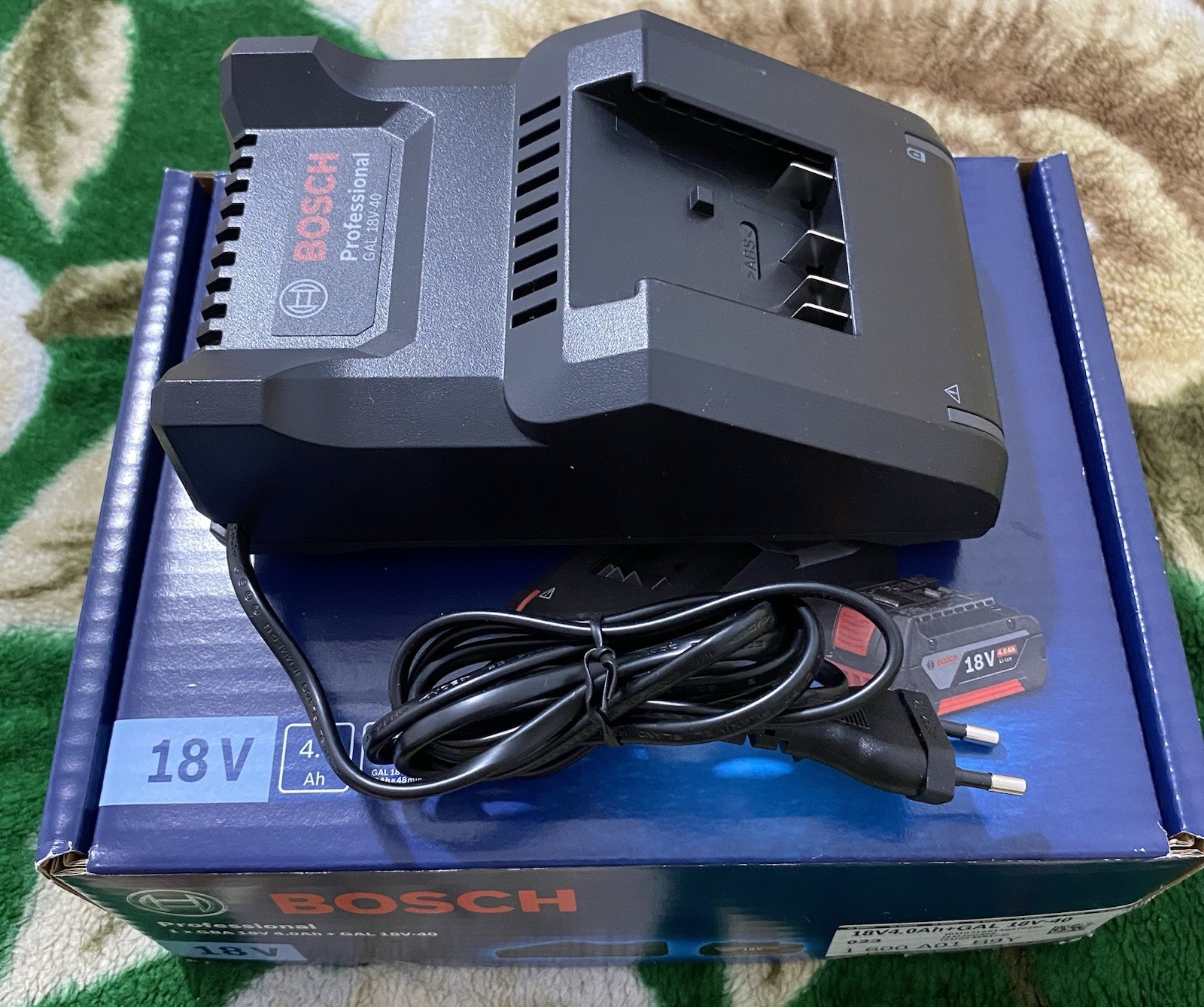 Bosch Starter Set 18V Professional GBA 18V 4.0Ah Battery + GAL 18V-40 1600A01B9Y