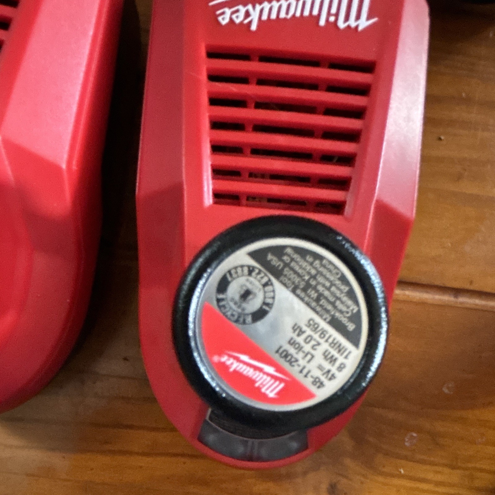 2 Milwaukee M4 48-59-2001 4V Battery Charger for Power Tools with 1 Battery