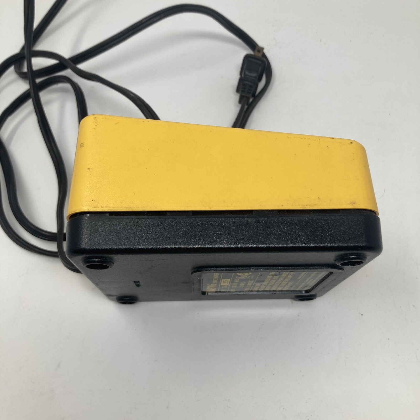 Dewalt DW9106 XR PACK Extended Run Time 45m-1Hr Battery Charger Working