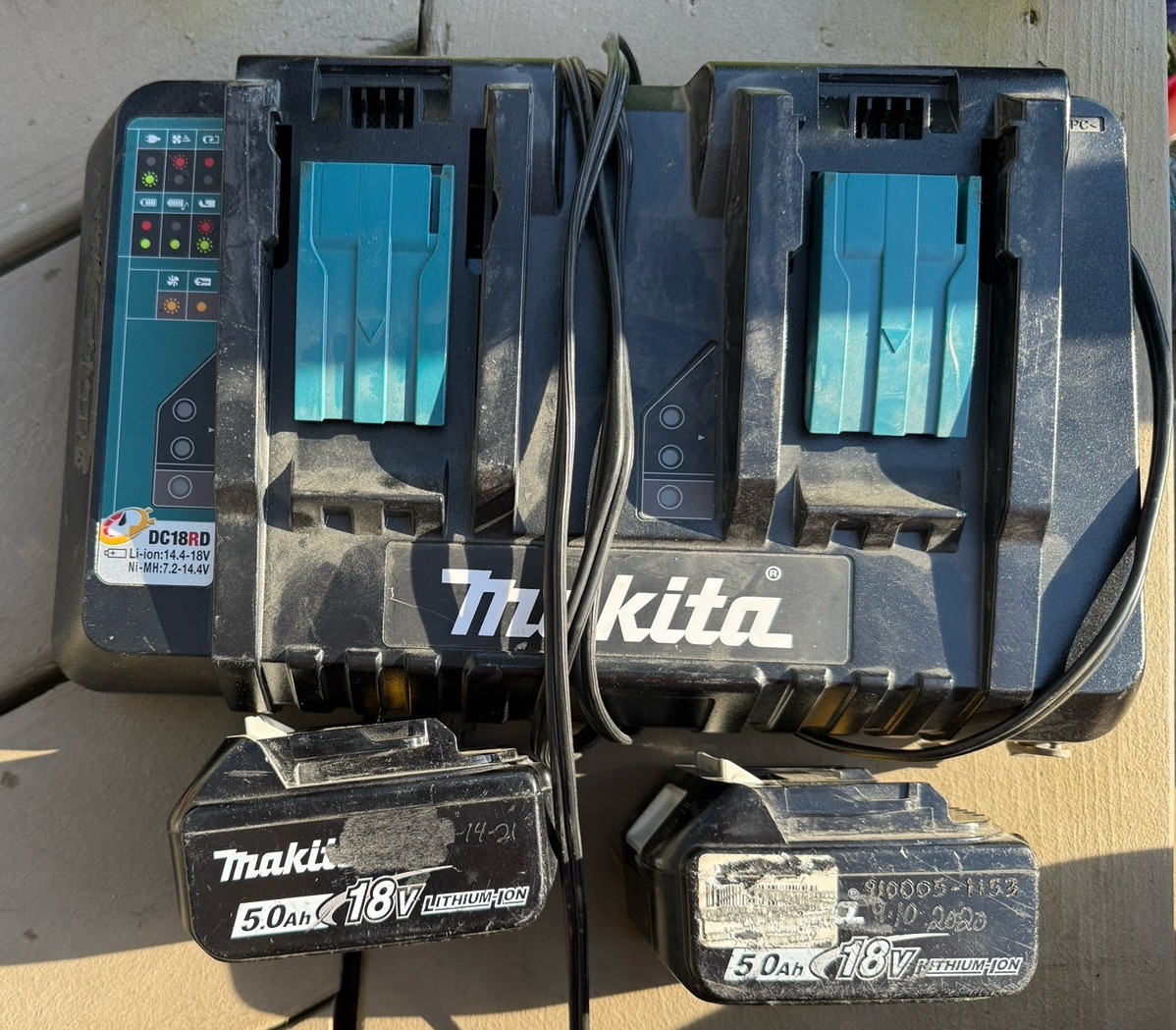 Makita DC18RD 18V Dual Port Charger w/ 2x BL1850B 5.0Ah Batteries