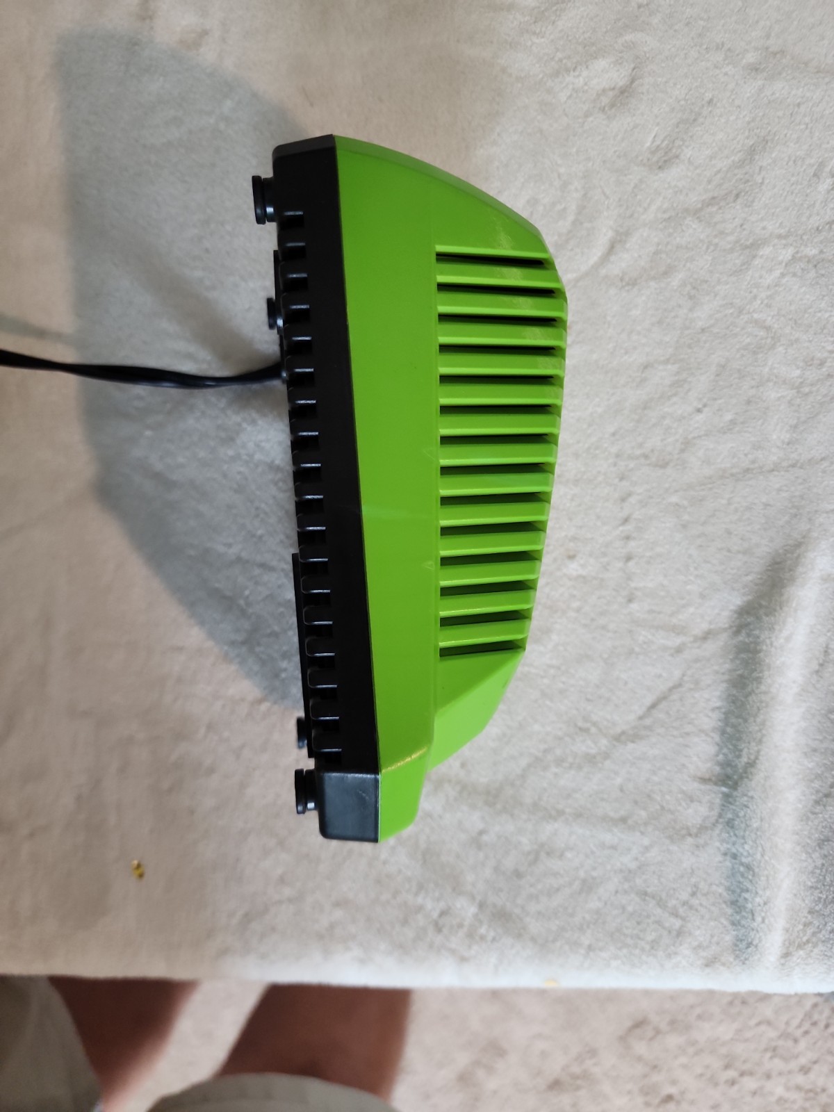 GreenWorks 29482 G-MAX 40V Lithium-ion Battery Charger – Green