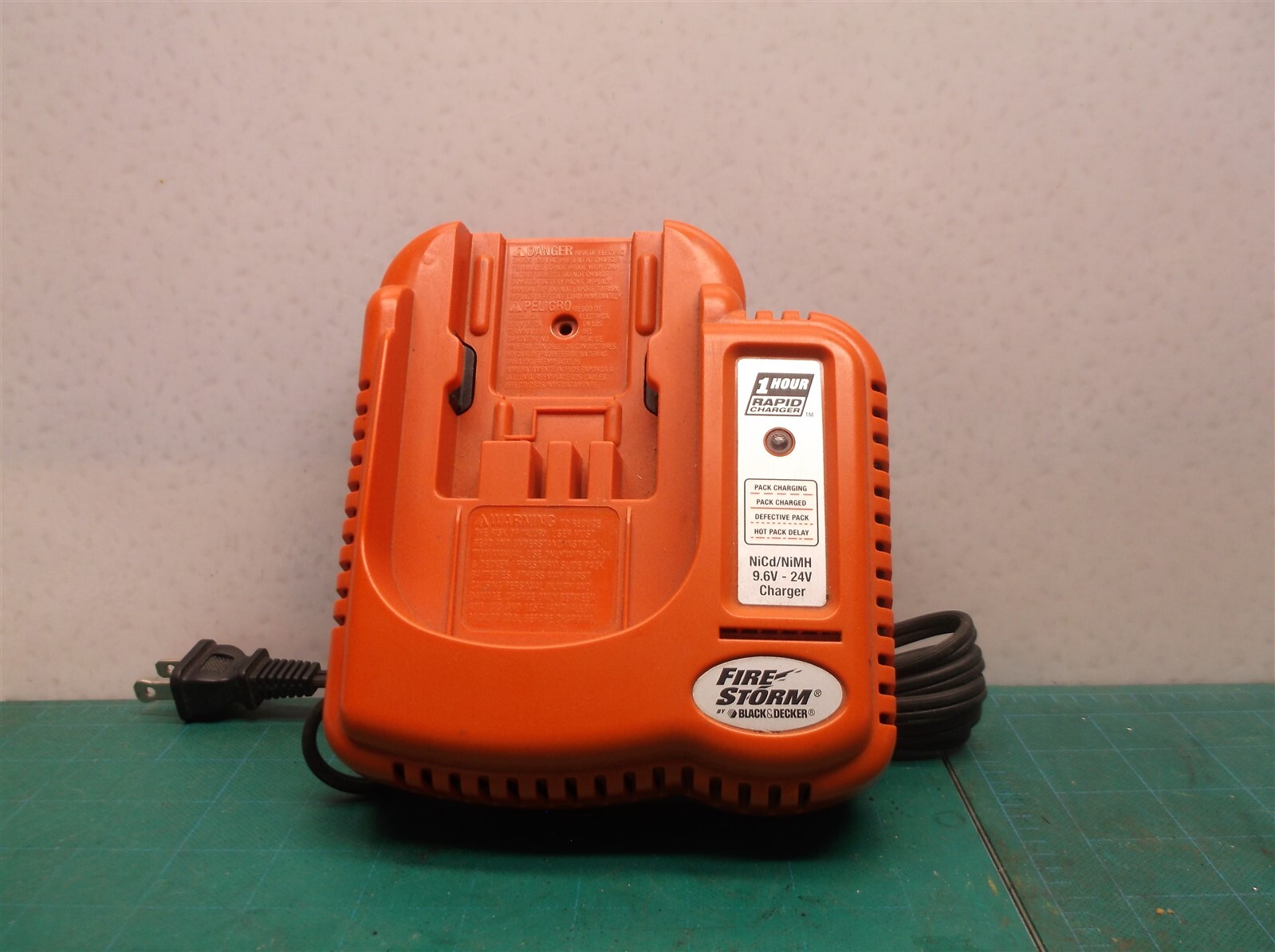 Black & Decker 9.6V – 24V Firestorm Rapid Battery Charger 1 Hour BDFC240
