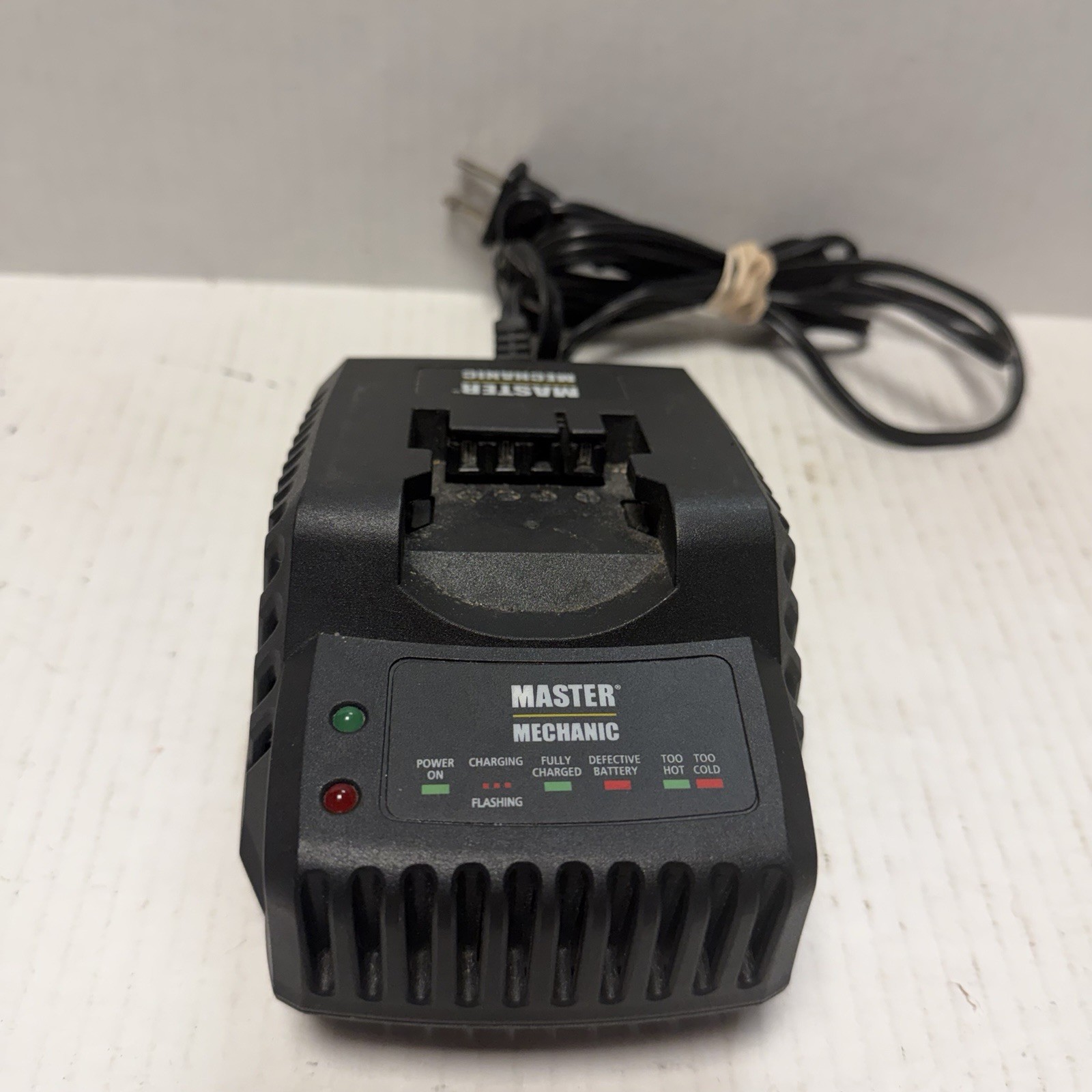 Master Mechanic 18v 2.2 Amp Smart Class 2 Battery Charger 134457