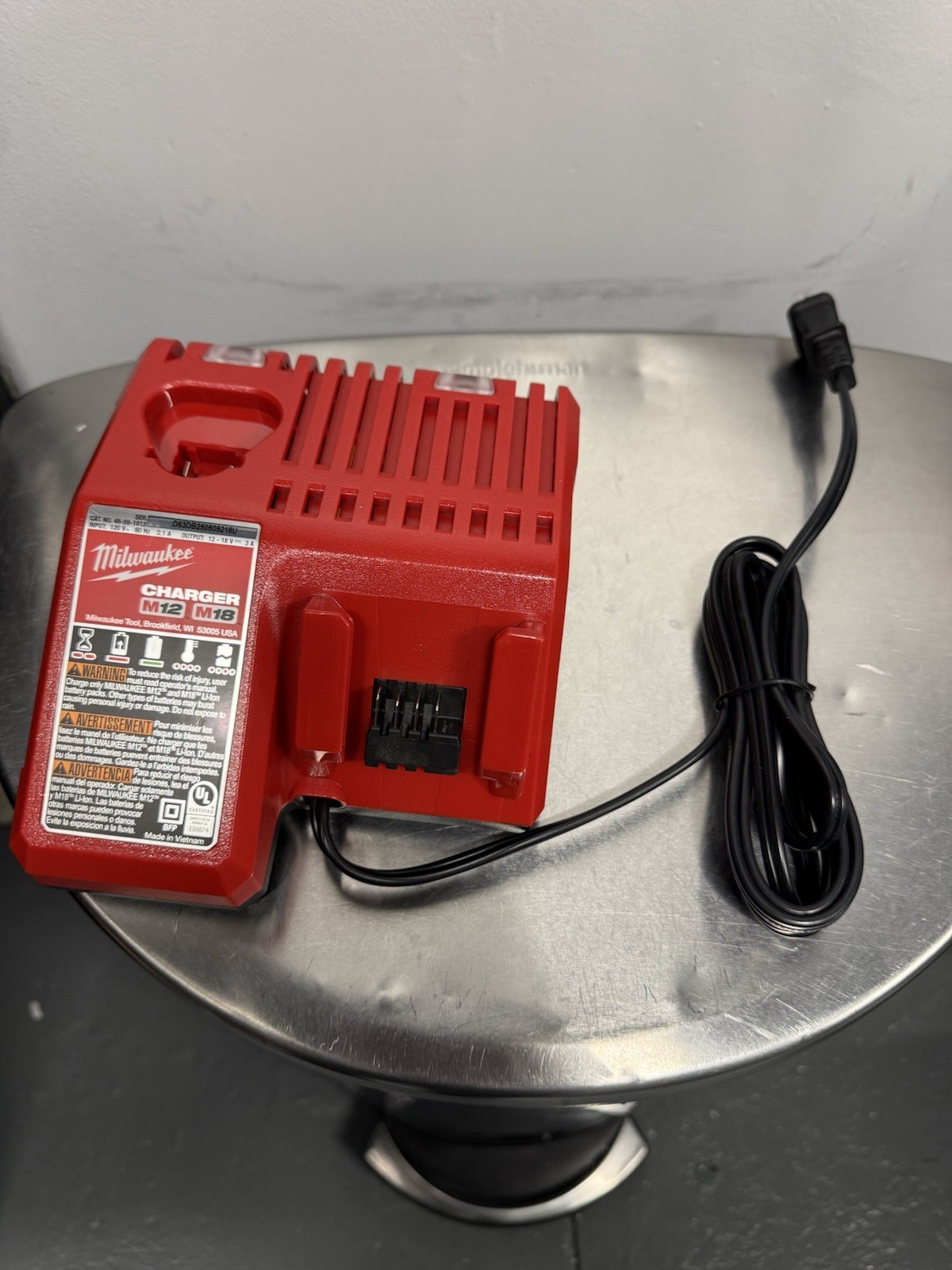 Genuine Milwaukee M12 M18 Battery Charger 48-59-1812 Lithium Ion 18v or 12v