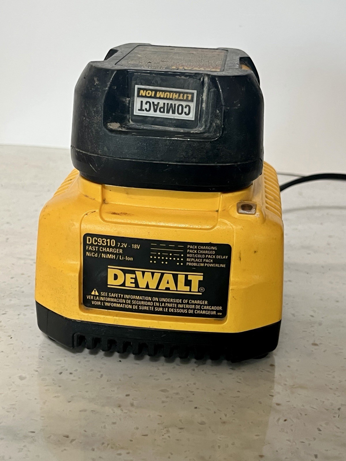 DeWalt DC9310 7.2V-18V Fast Charger + DC9181 18V Compact Lithium Ion Battery
