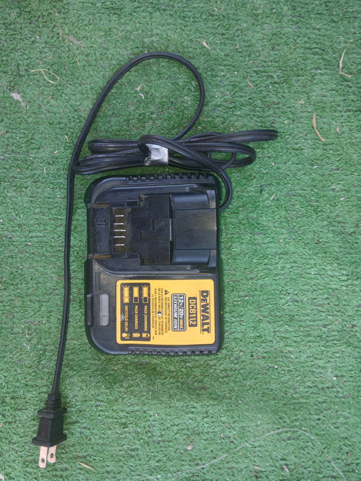 DEWALT DCB112 Lithium-Ion Battery Charger 110-V/12-V/20-V Max
