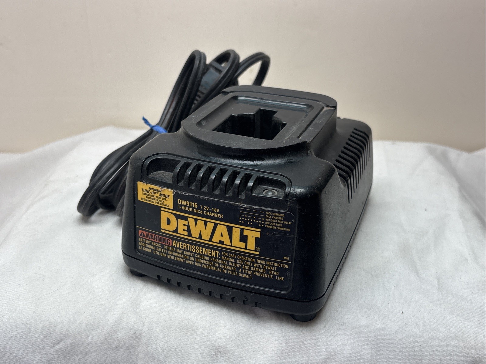 DeWALT DW9116 7.2V-18V 1 Hour NiCd NiMH Battery Charger ONLY For Parts