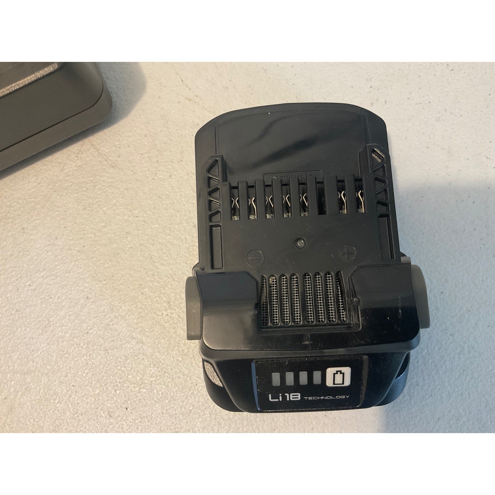 Metabo HPT 18V 2.0Ah Li-Ion Battery BSL1820M and Charger Set Black Green