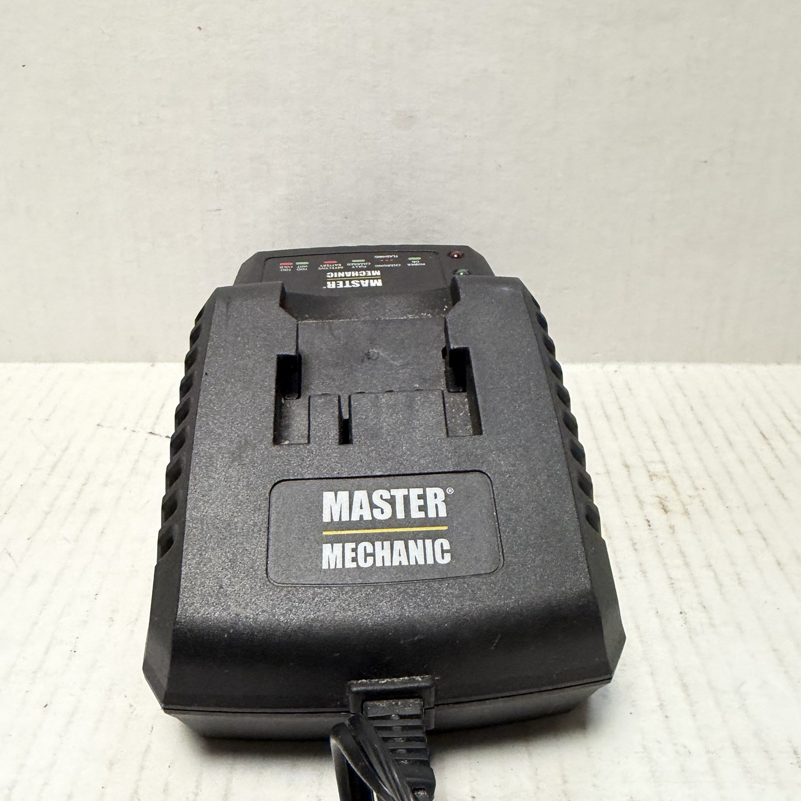 Master Mechanic 18v 2.2 Amp Smart Class 2 Battery Charger 134457