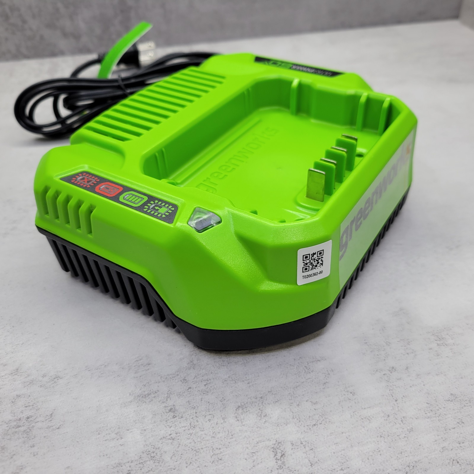 Greenworks Pro UltraPower 60V Li-Ion Battery Charger 120V (CAC801) ™