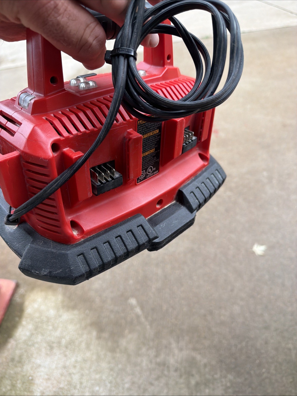 Milwaukee Tools M18 Lithium 6-Port Six Pack Battery Charger and Battery