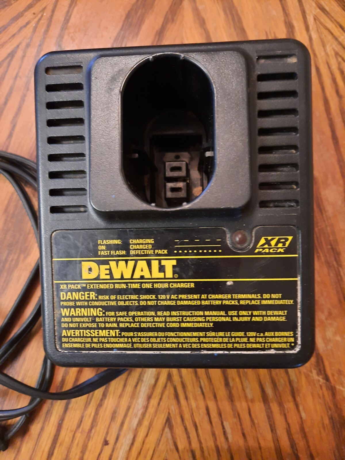 DEWALT XR PACK EXTENDED RUNTIME ONE HOUR CHARGER MODEL DW9106; FAST S&H