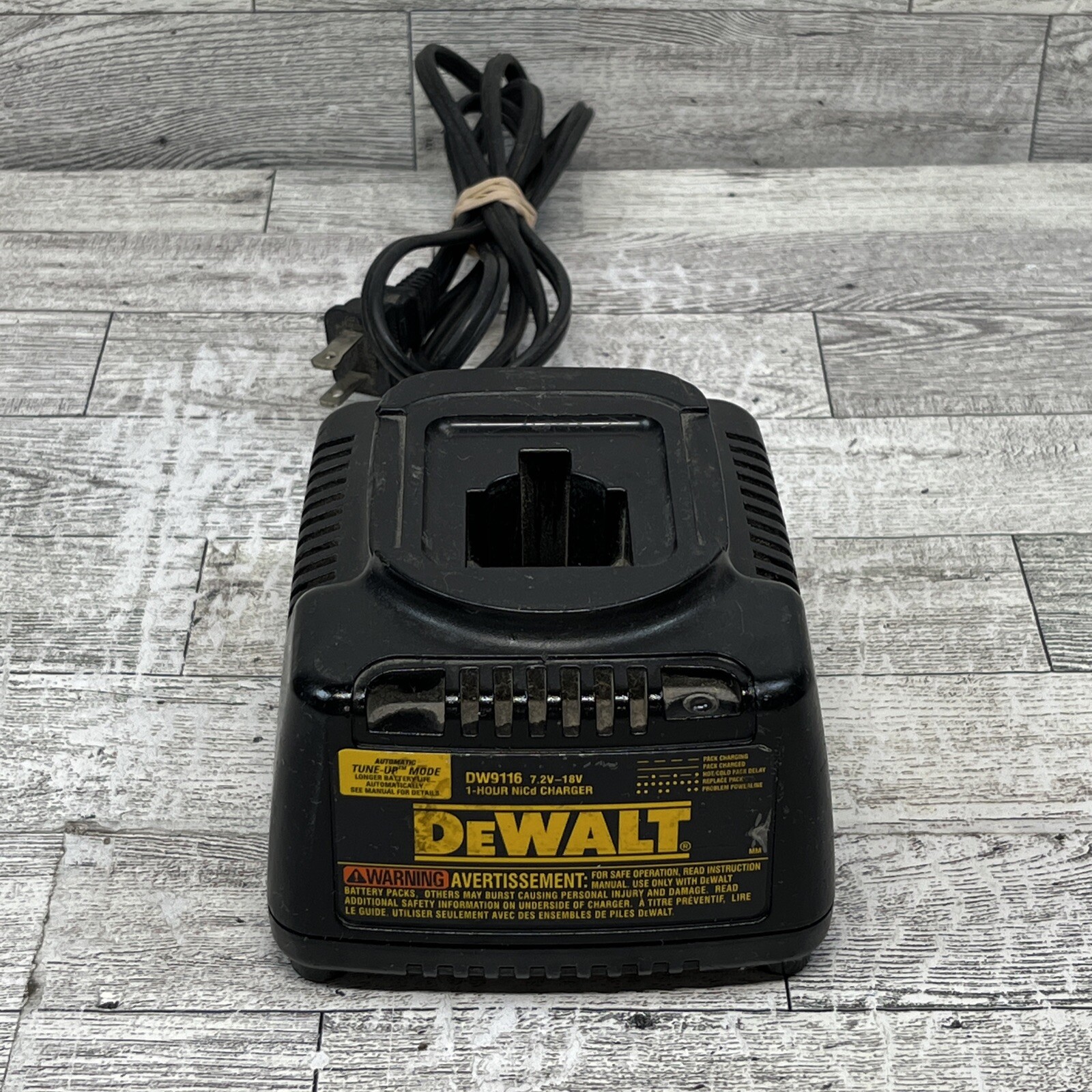 Genuine Dewalt DW9116 7.2V-18V 1 Hour NiCd Charger
