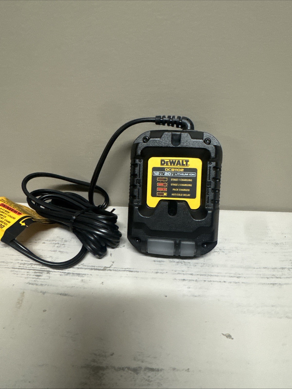 Dewalt Battery Charger 12/20V Max Flexvolt Lithium-Ion 2 AMP, DCB1102