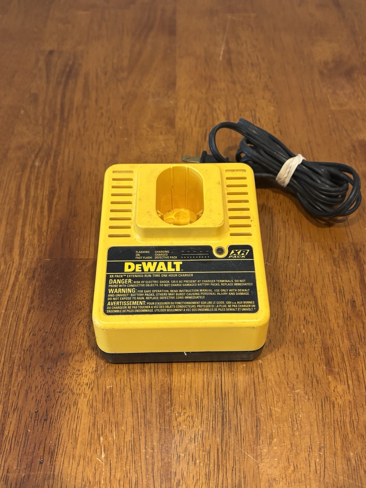 DEWALT DW9106 XR PACK Extended Run Time One Hour Battery Charger EUC Free Ship 1