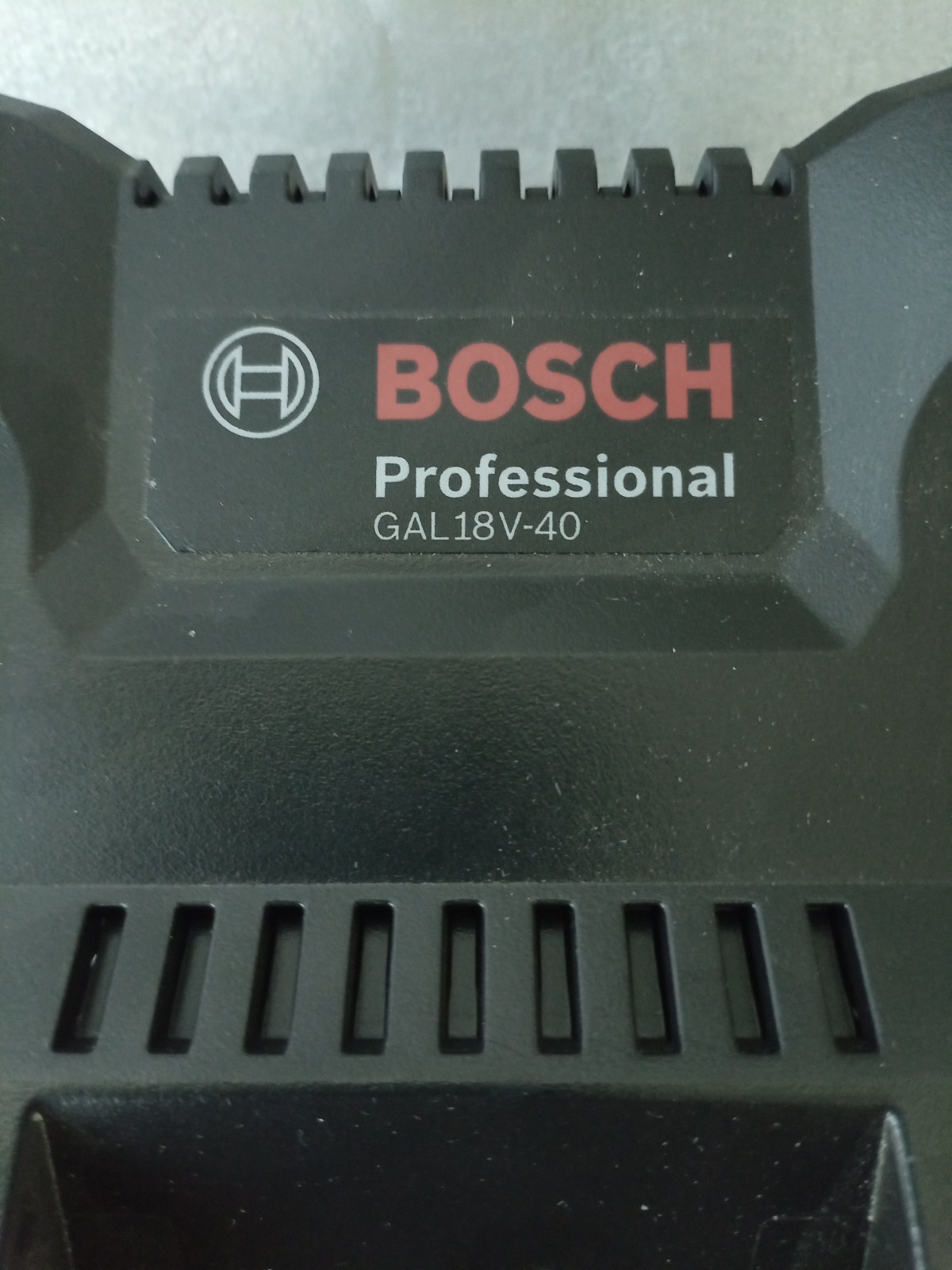 Bosch Professional GAL18V-40 Battery Charger