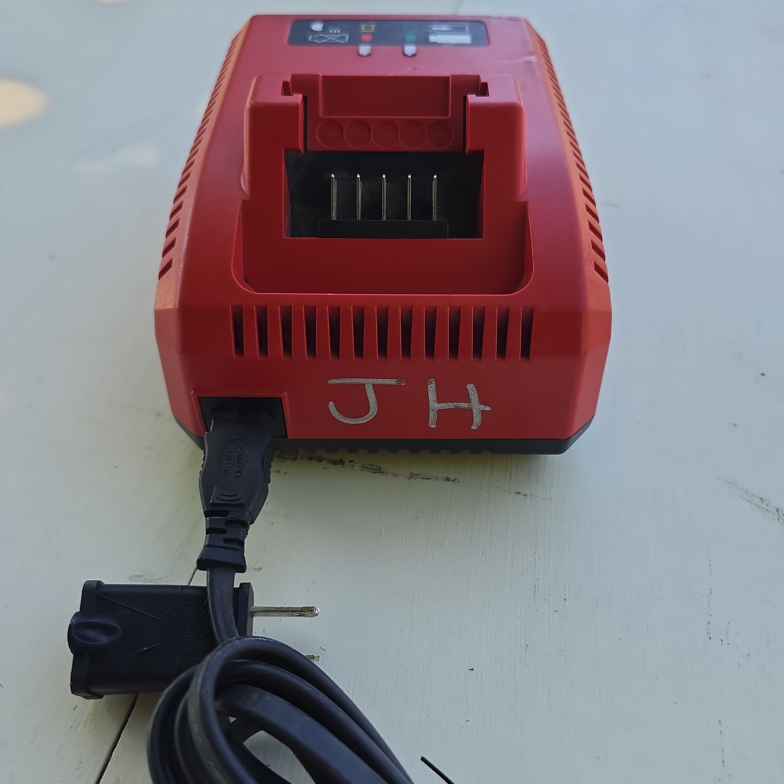 Snap-on CTC720 Power Tool Battery Charger Red 14.4-21.6V Cord Included