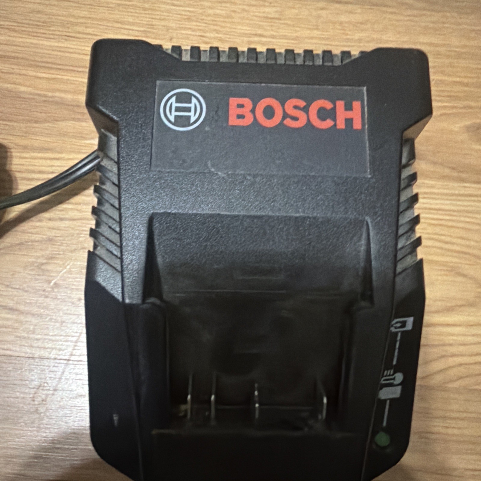 Bosch BC660 18-volt Lithium-Ion Battery Charger