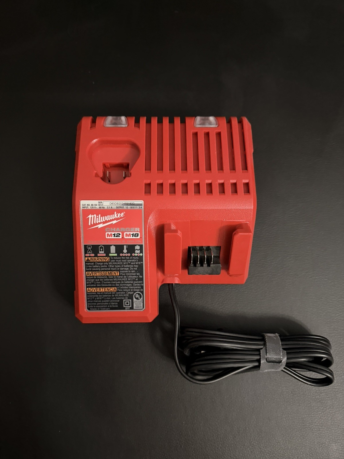 Milwaukee M12/M18 Battery Charger 12-18V Red 1-Battery 48-59-1812 Excellent Cond