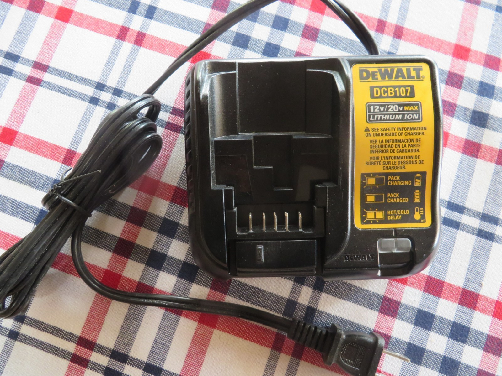 DEWALT DCB107 – 12V 20V MAX Lithium-Ion Battery Charger (Charger Only)