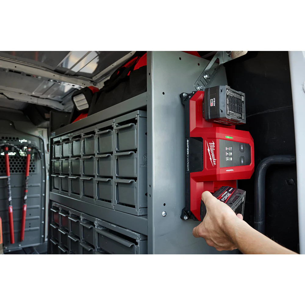 Milwaukee 48-59-1816 M18 18V Dual Bay Super Charger w/ 4 Point Mounting