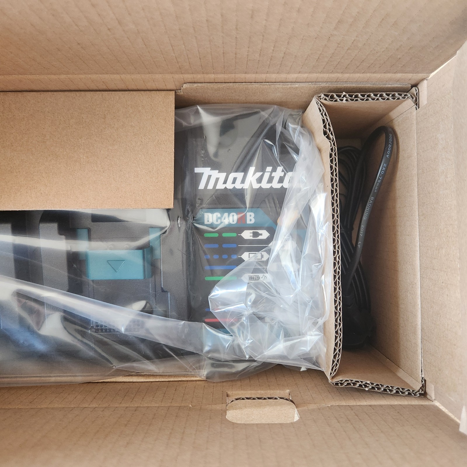 Makita DC40RB 40V Max XGT Li-ion Dual Port Rapid Optimum Battery Charger 220V