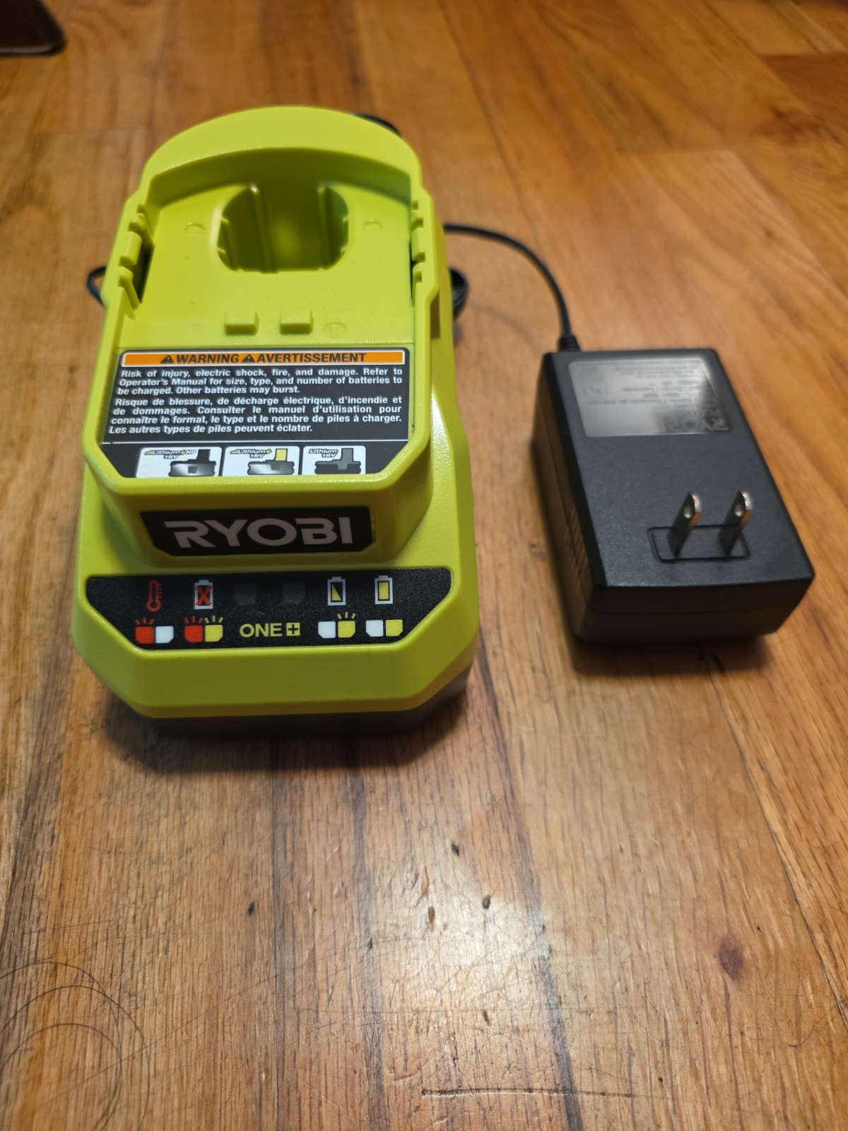 RYOBI ONE+ 18V Li-ion Battery Charger PCG002 (MPN 140457004) Green