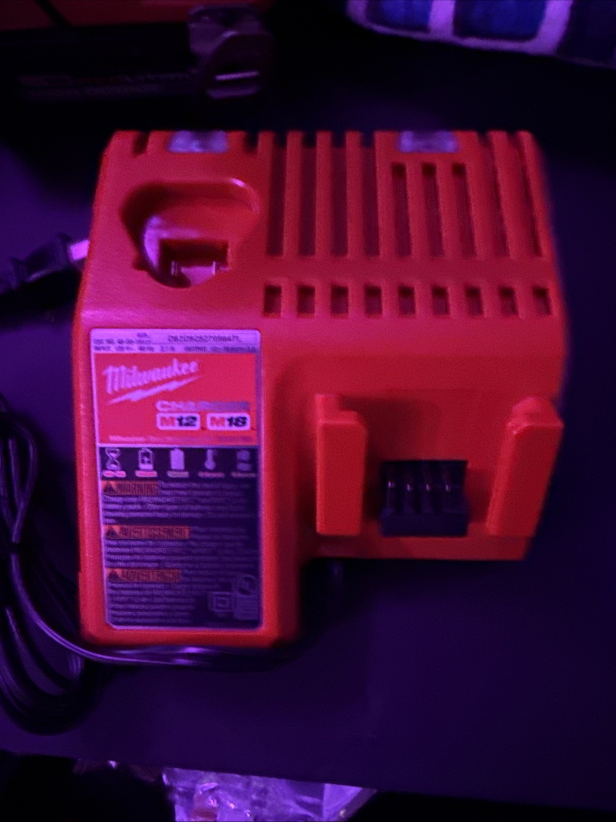 Milwaukee CHARGER M12 M18 48-59-1812. 2025 Date Code