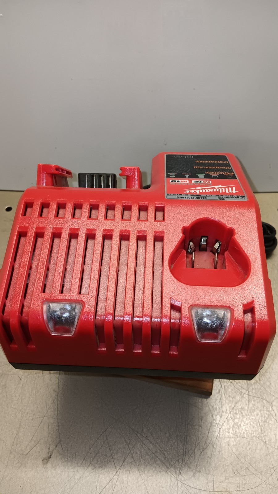 Milwaukee GENUINE New Battery Charger M18 & M12 48-59-1812 Lithium 12 18 Volt