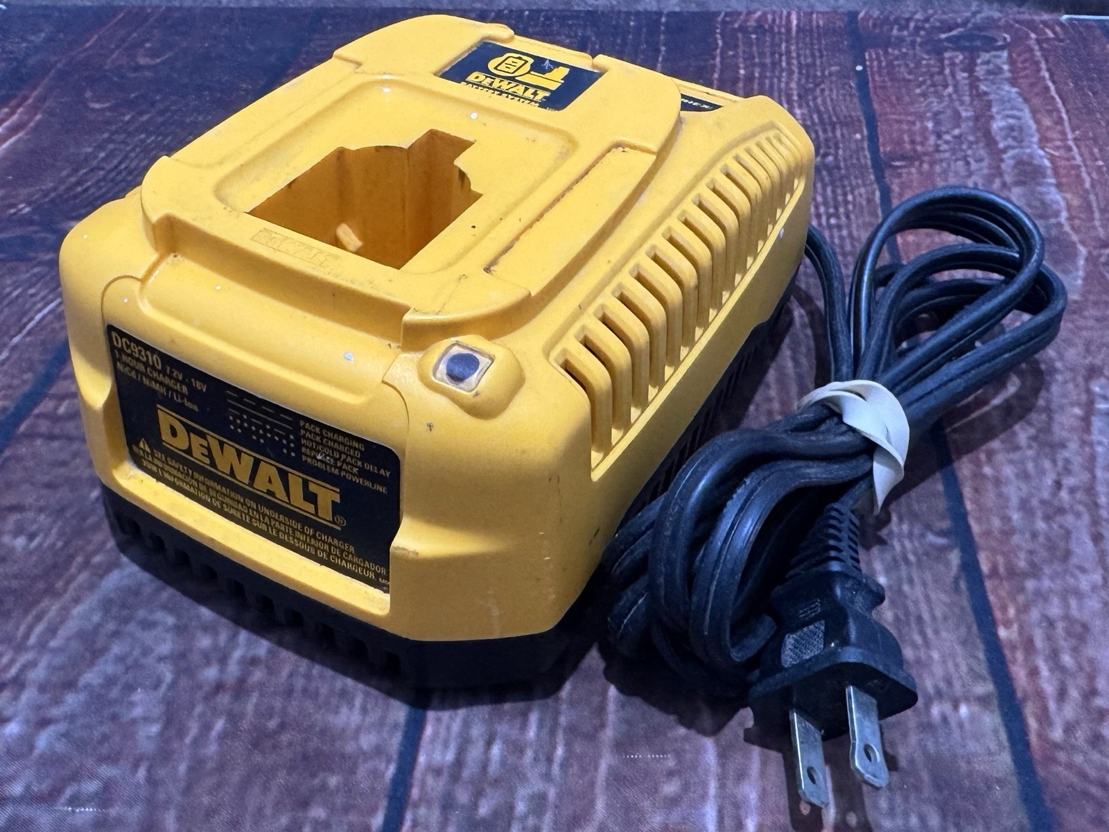 Dewalt DC9310 7.2V-18V 1-Hour Charger