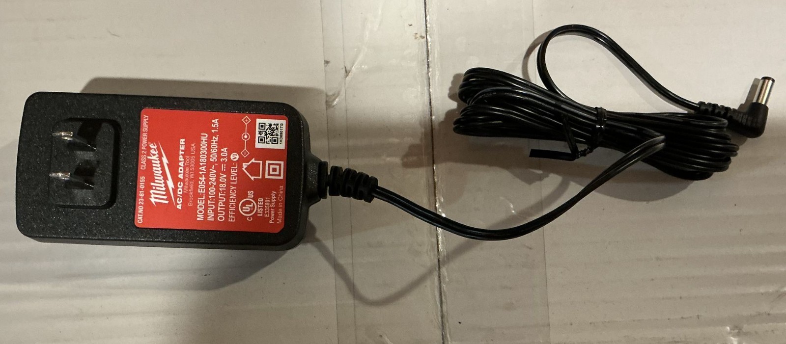 MILWAUKEE BATTERY CHARGER | 23-81-0155 E054-1A180300HU AC/DC 18 Volt 3amp