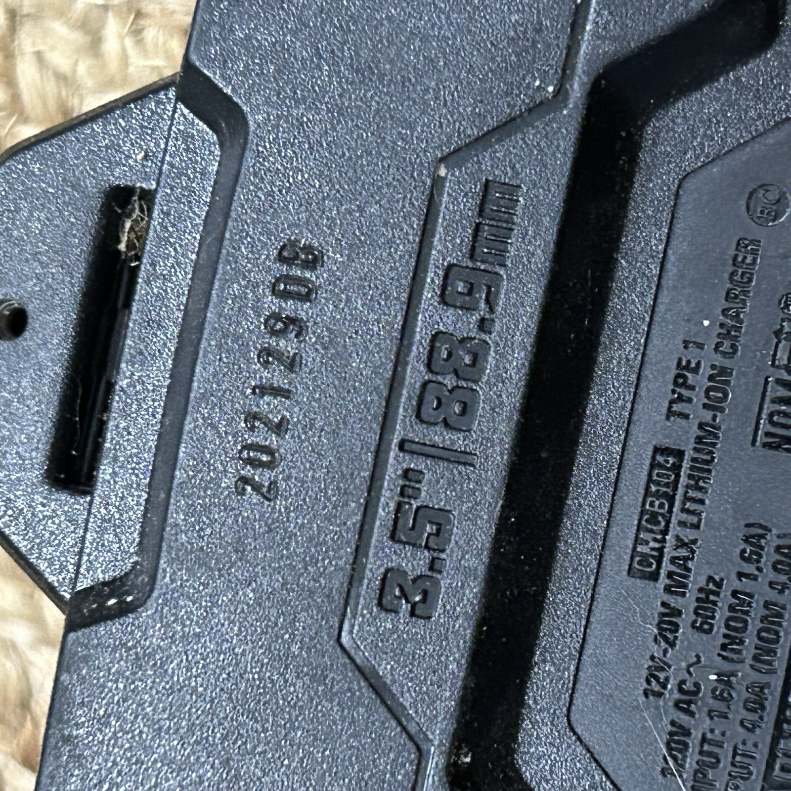 Craftsman CMCB104 V12 V20 20V Lithium Ion Battery & Charger CMCB202