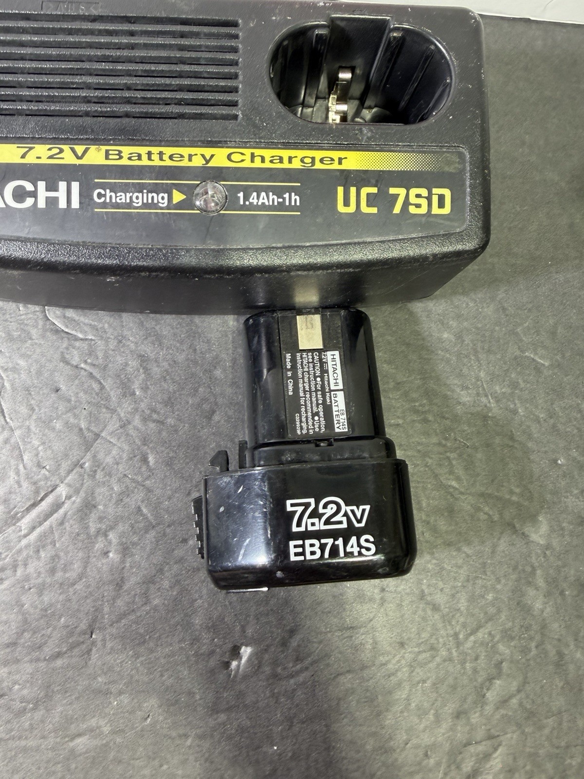 Hitachi 7.2 VOLT Battery Charger UC7SD 1.4Ah 1 hour for Ni-Mh Ni-Cd 110v
