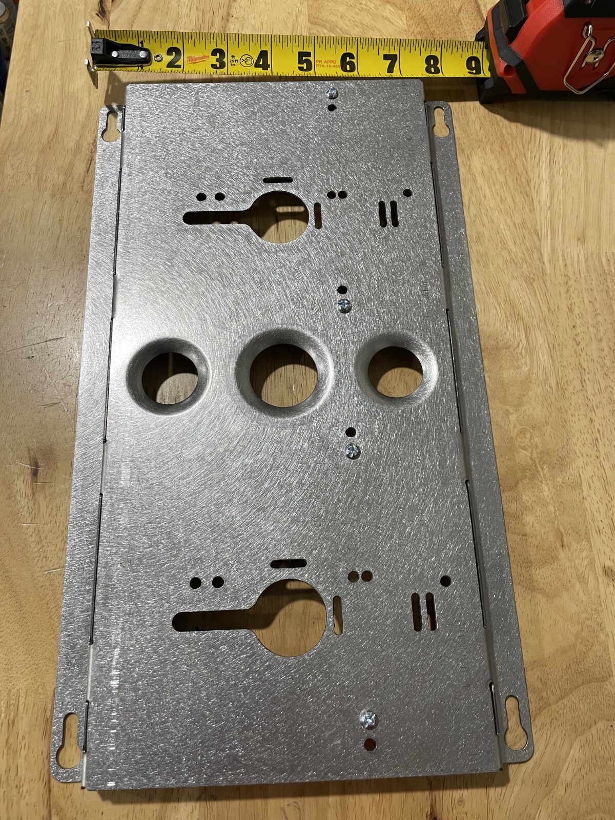 Double Battery Charger Mount DeWALT Milwaukee Quick Release Steel Wall Plate