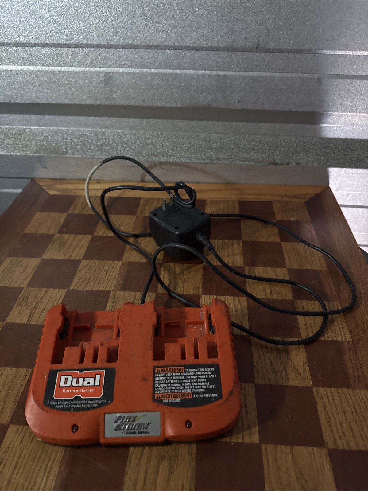 Black & Decker Fire Storm 18V Dual Port Battery Charger Model UD-18V2C 18V Used