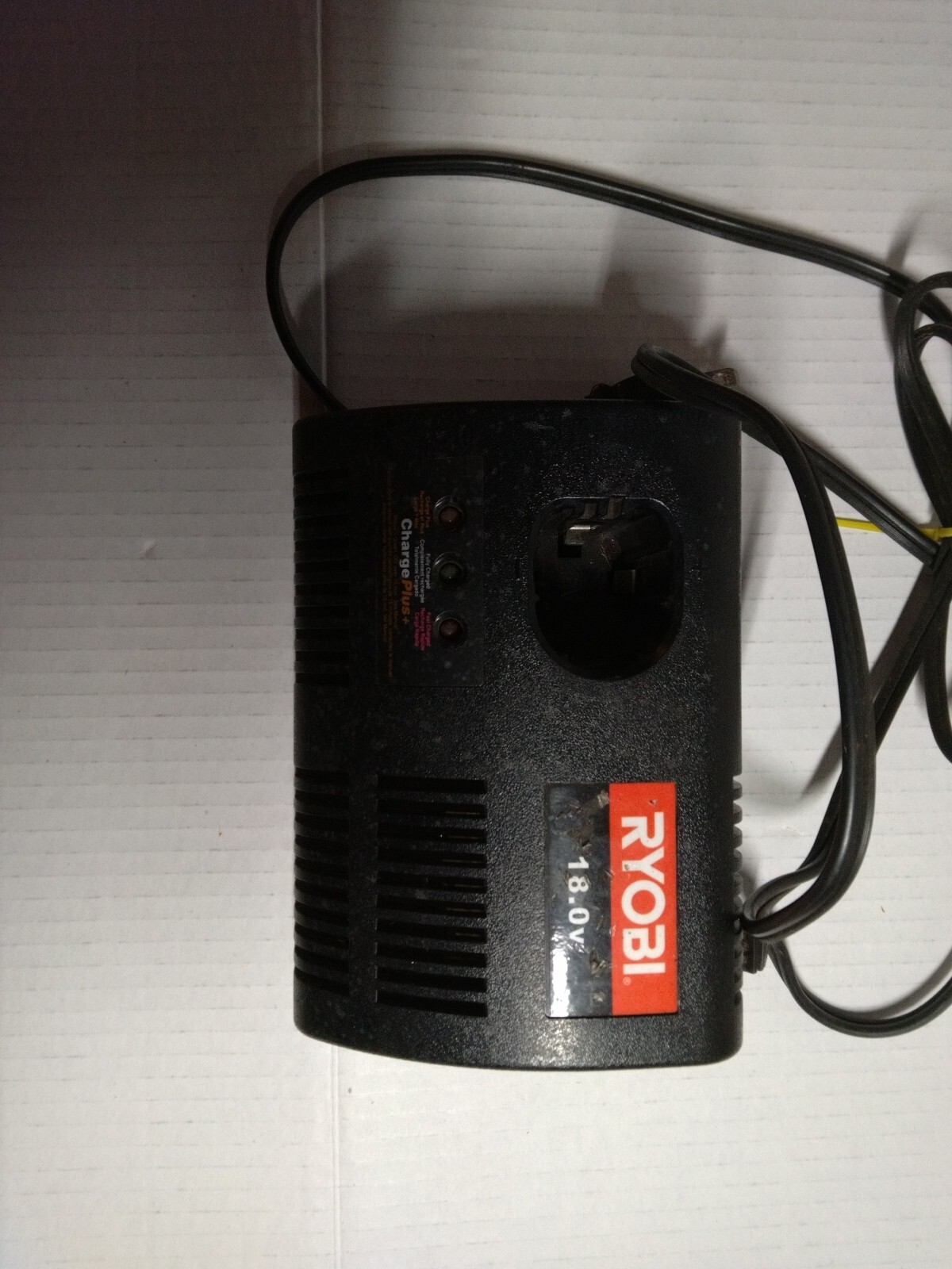 S13B RYOBI P-110 / 140237021 CHARGEPLUS+ 18 VOLT NI-CAD BATTERY CHARGER. WORKS
