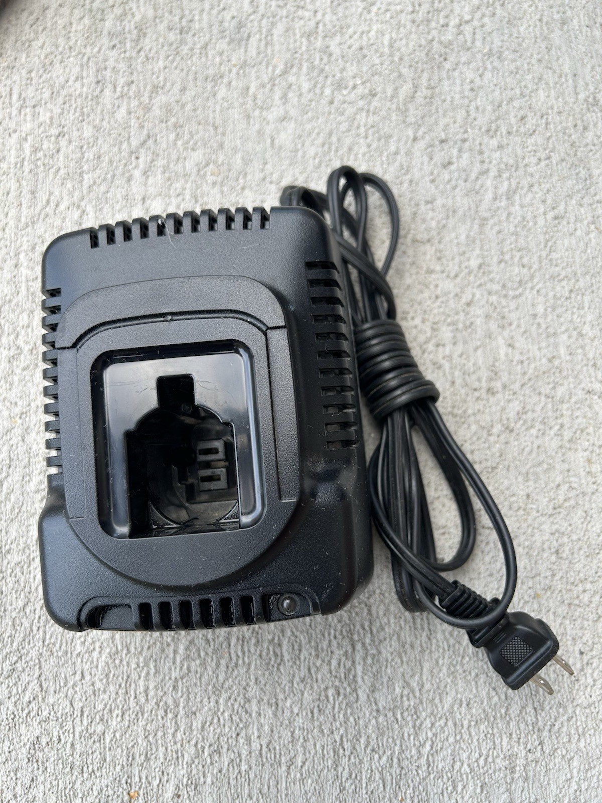 Genuine OEM Dewalt DW9116 Battery Charger 7.2V-18V 1 Hour NiCd Comes As Shown