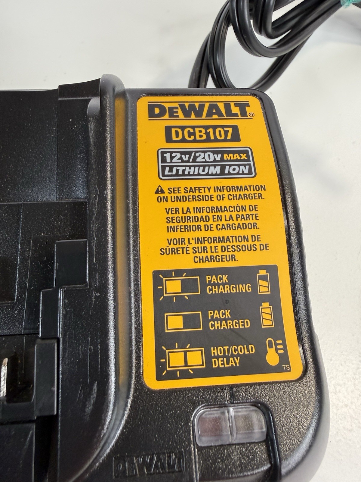 Dewalt DCB107 12V/20V MAX Li-Ion Charger Black Yellow