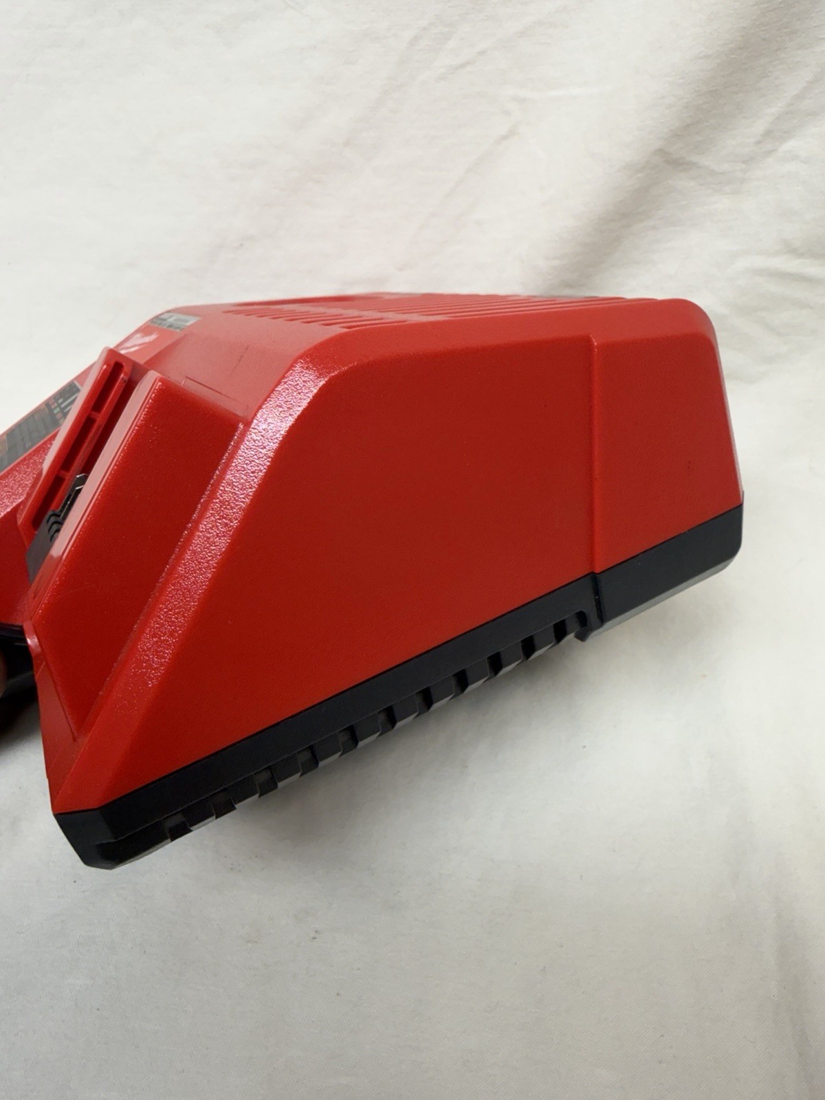 Genuine MILWAUKEE 48-59-1812 18V M12 / M18 LITHIUM ION CHARGER