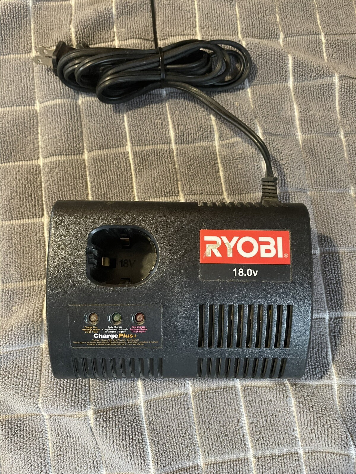 RYOBI P-110 / 1423701 CHARGEPLUS+ 18 VOLT NI-CAD BATTERY CHARGER ONLY