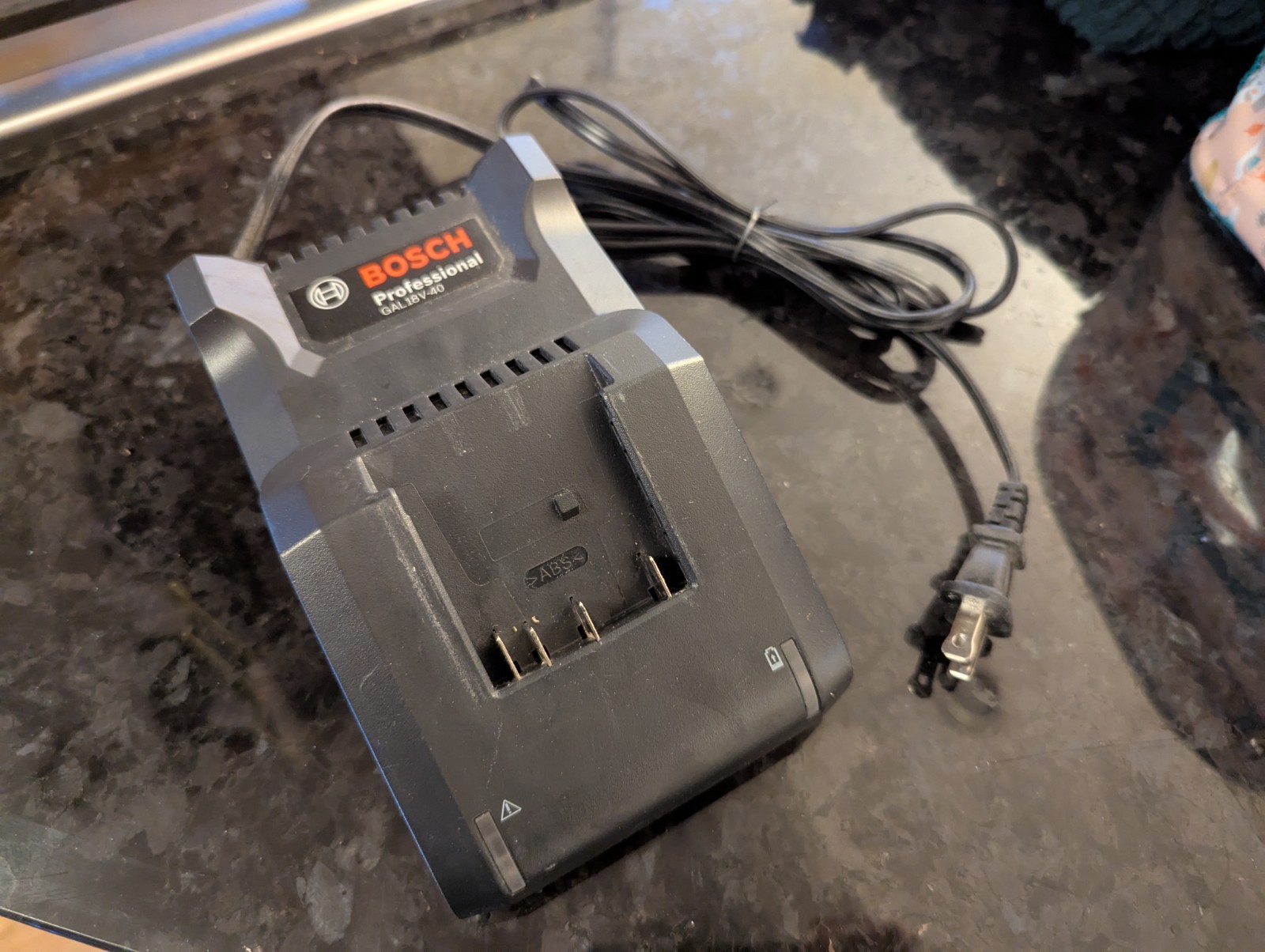Bosch GAL18V-40 Lithium-Ion Battery Charger