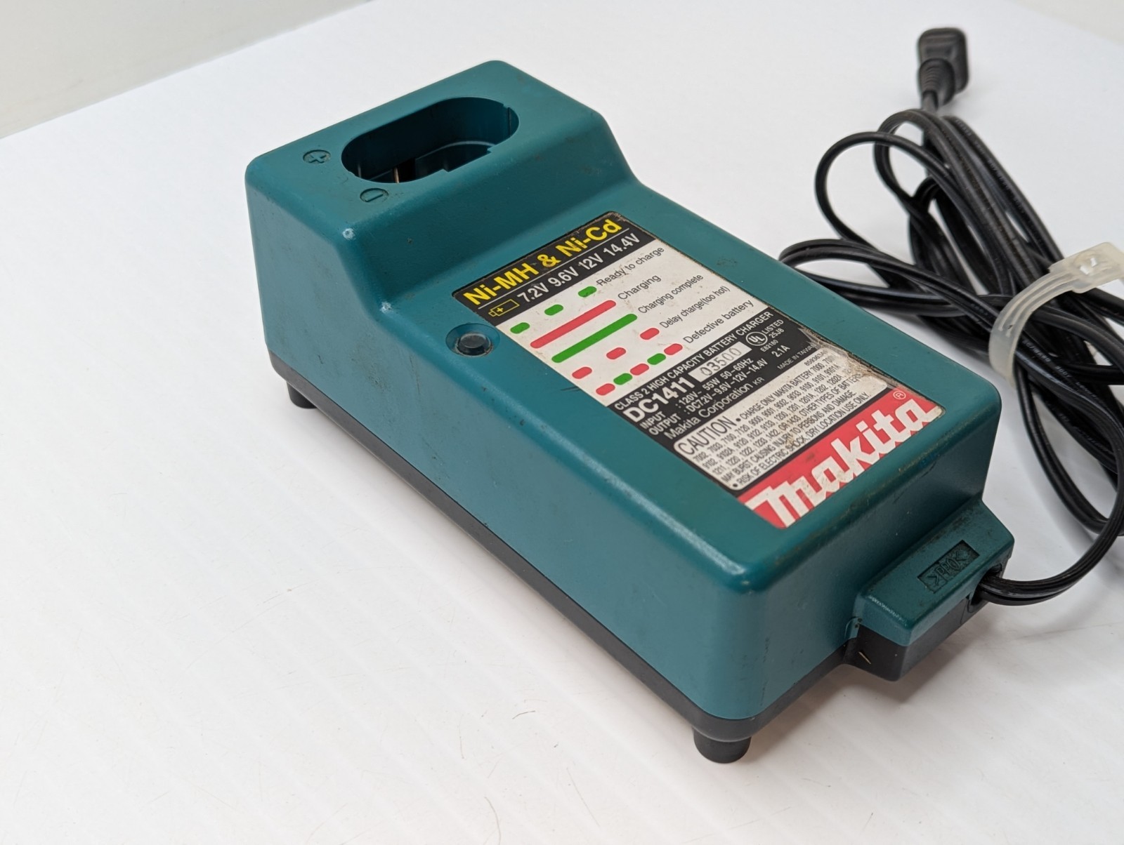 Makita DC1411 Battery Charger Ni-MH Ni-Cd, 7.2V 9.6V 12V and 14.4V TESTED WORKS