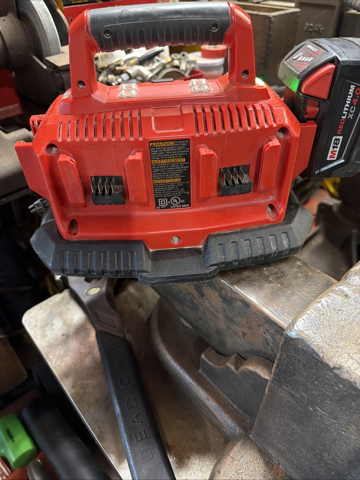 Milwaukee Tools M18 Lithium 6-Port Six Pack Battery Charger and Battery
