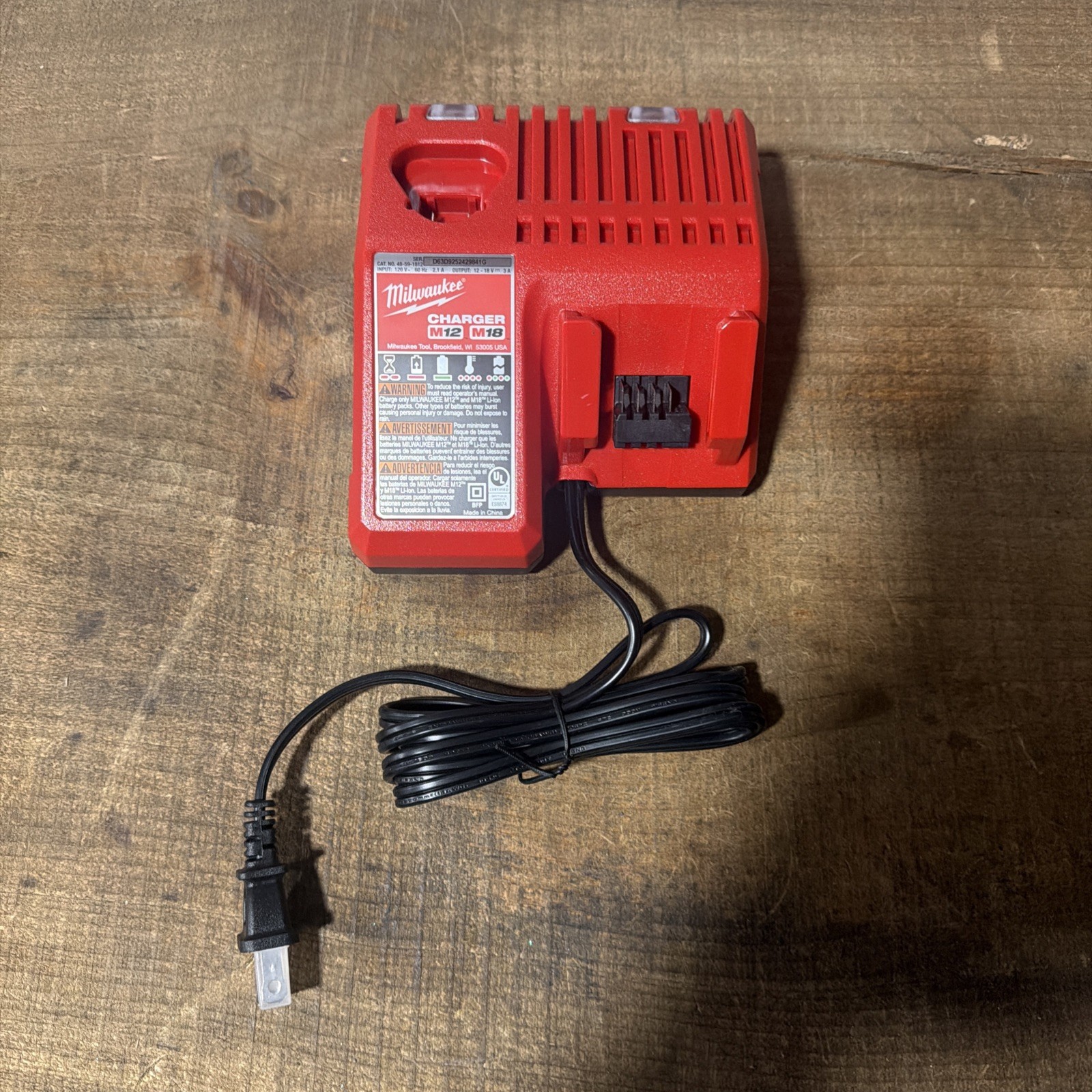 M12 and M18 12-Volt/18-Volt Lithium-Ion Multi-Voltage Battery Charger 48-59-1812