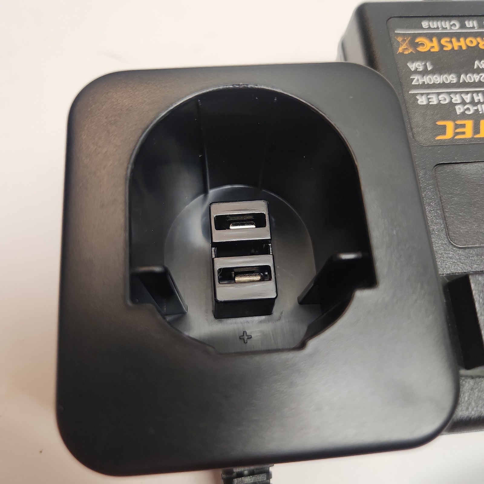 Shentec AC100-240V 50/60 HZ For DW 1.2V-18v Ni-MH – Ni-Cd