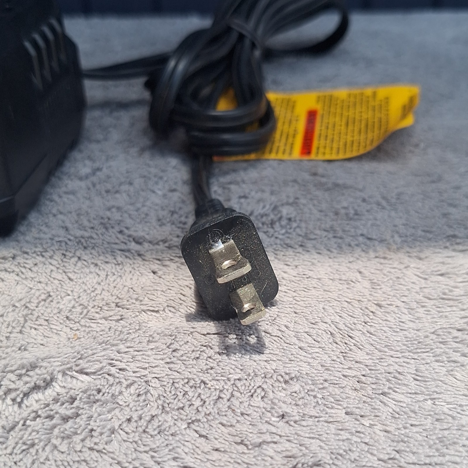 DEWALT DCB1102 Lithium-Ion Battery Charger Black 12V/20V Charges 1 Battery