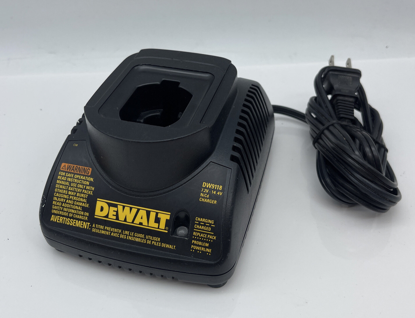Dewalt DW9118 7.2-Volt to 14.4 Volt NiCd Dewalt Power Tool Battery Charger ONLY