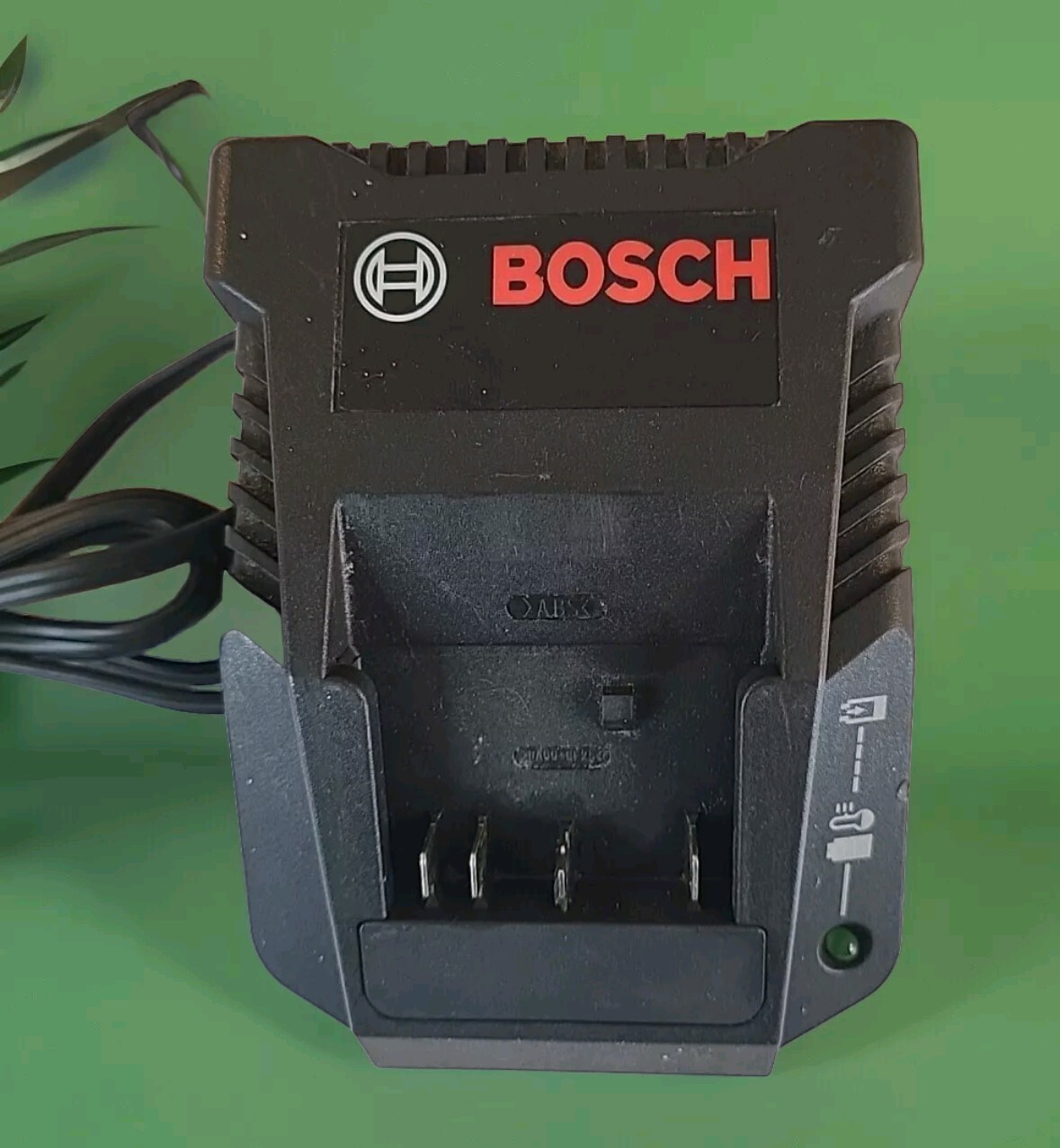 EUC Bosch BC660 18V Lithium-Ion Battery Charger P24