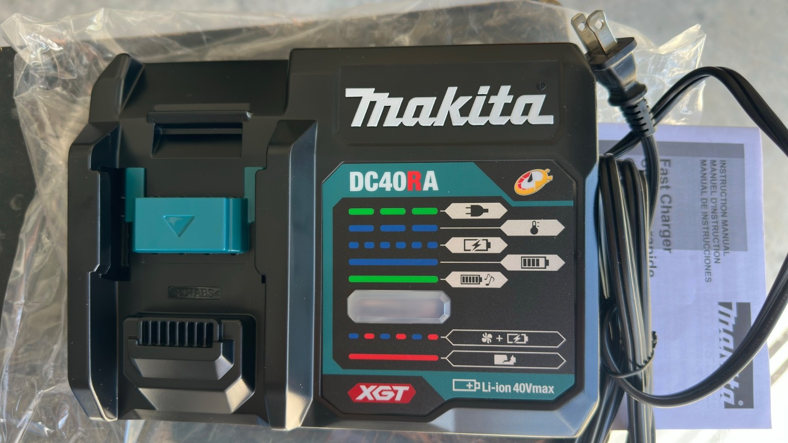 New Makita DC40RA 40V Max XGT Lithium Ion Battery Charger Optimum Rapid Charger